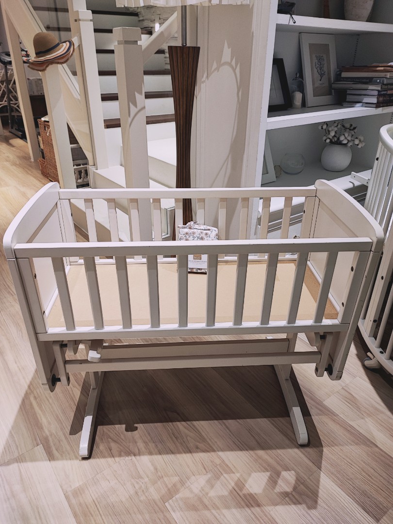 Mothercare Deluxe Gliding Crib cot bassinet rocker Babies