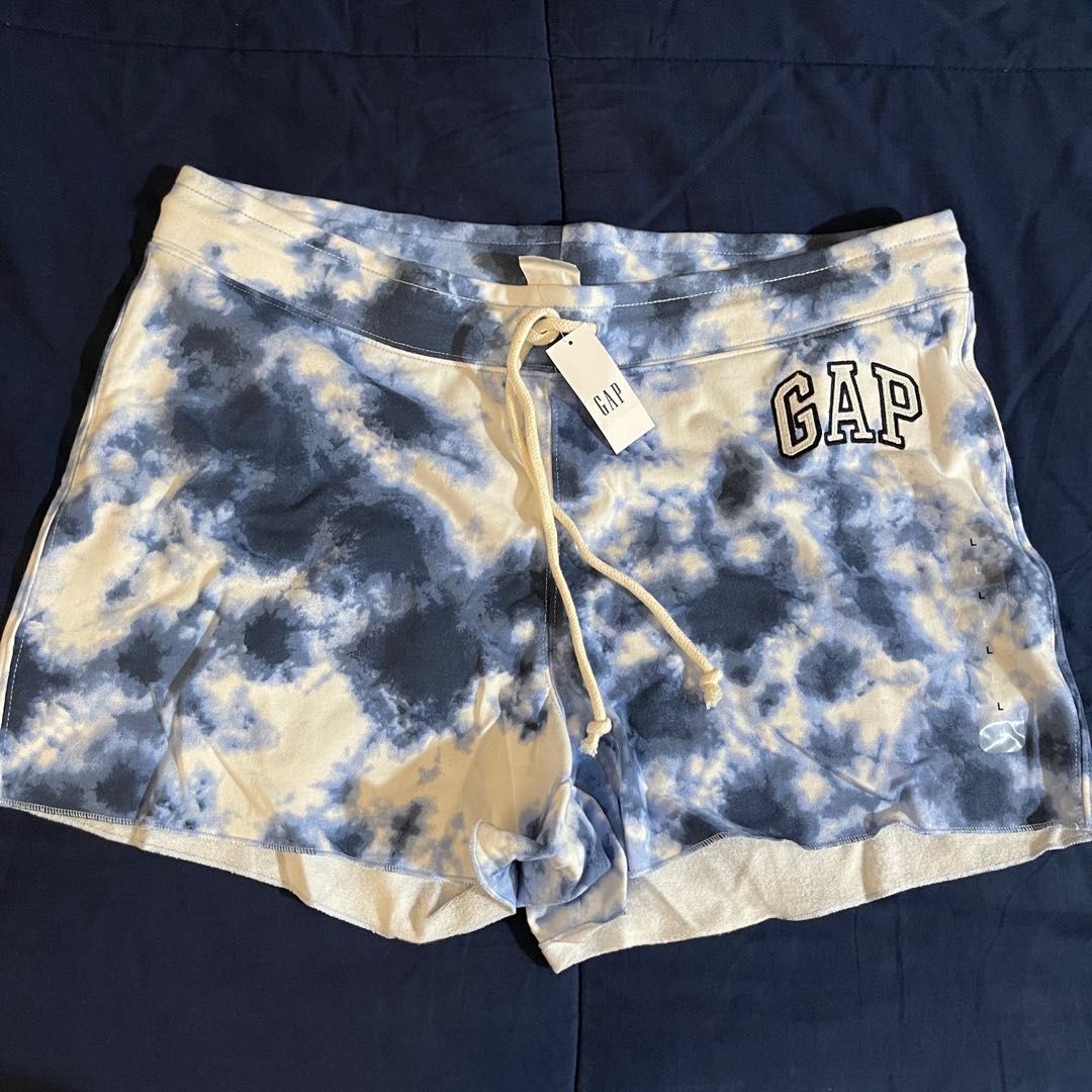 New Gap Large Shorts, Women's Fashion, Bottoms, Shorts on Carousell