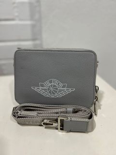 Air deals dior purse