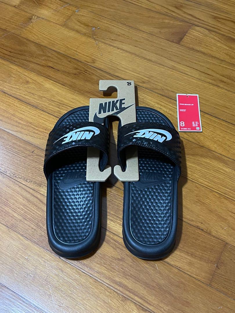 nike benassi slides size 5.5