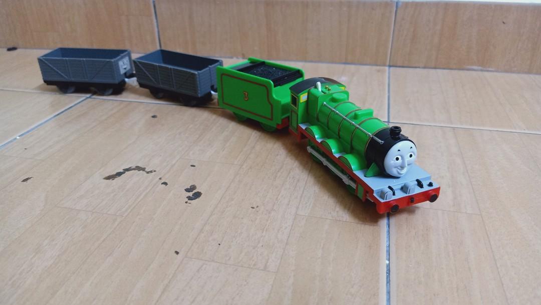 Tomy henry top the green engine