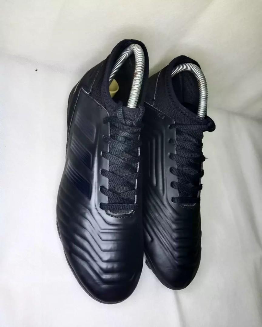 Sepatu bola Adidas predator X19. 3 Original, Olah Raga, Perlengkapan Olahraga Lainnya di Carousell