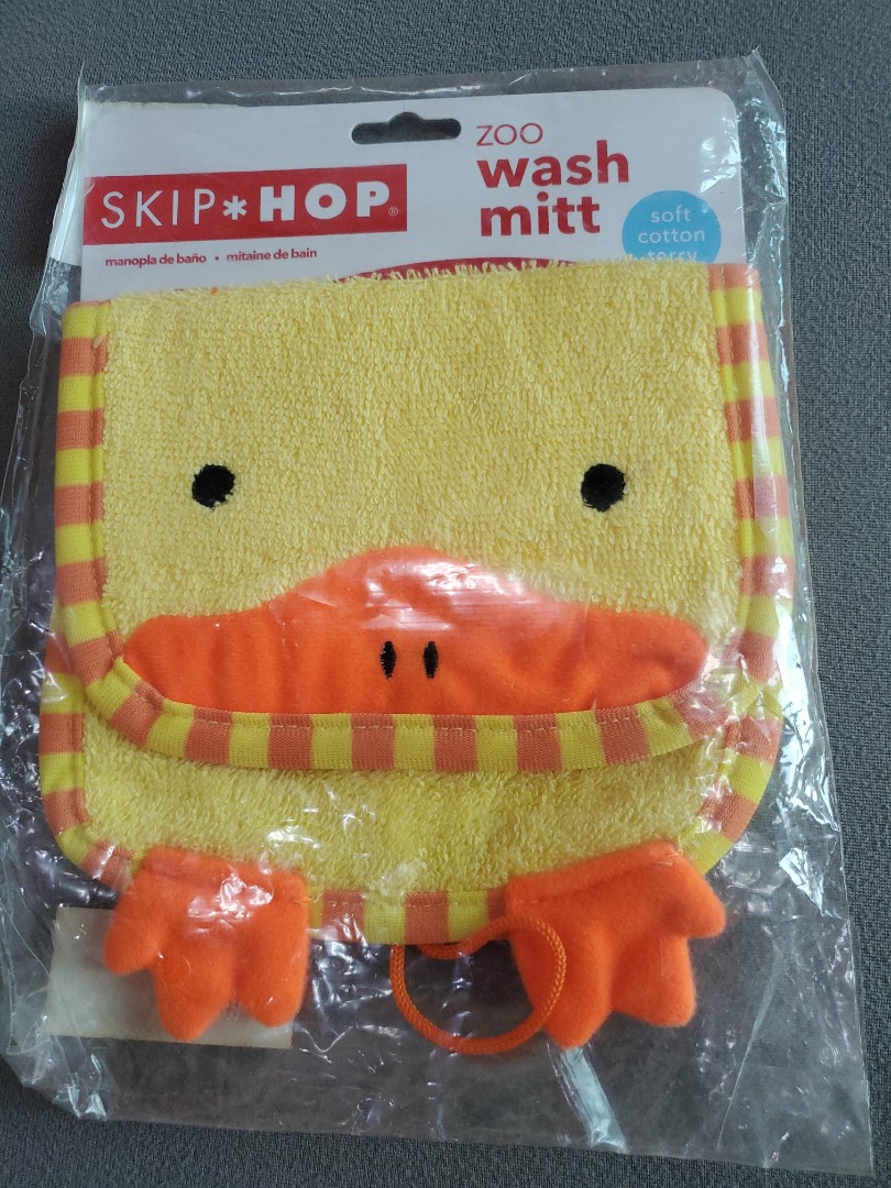 Skip hop wash mitt for only 249, Babies & Kids, Bathing & Changing, Bathtub & Bath Accessories