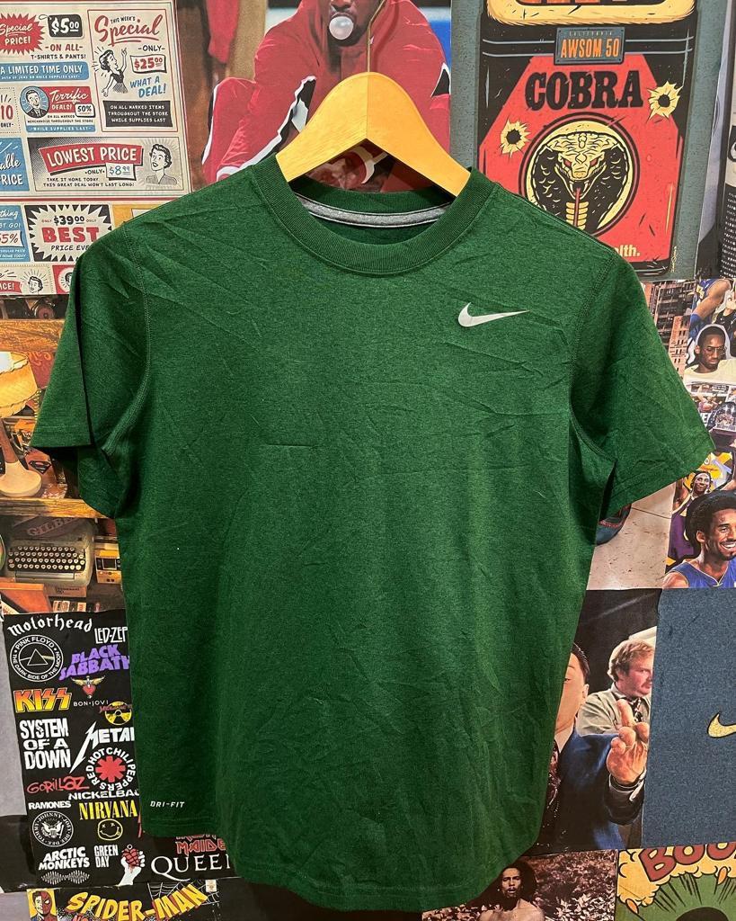 Tshirt Nike Small Logo Basic, Fesyen 
