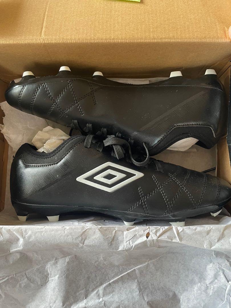 Umbro shop spike shoes