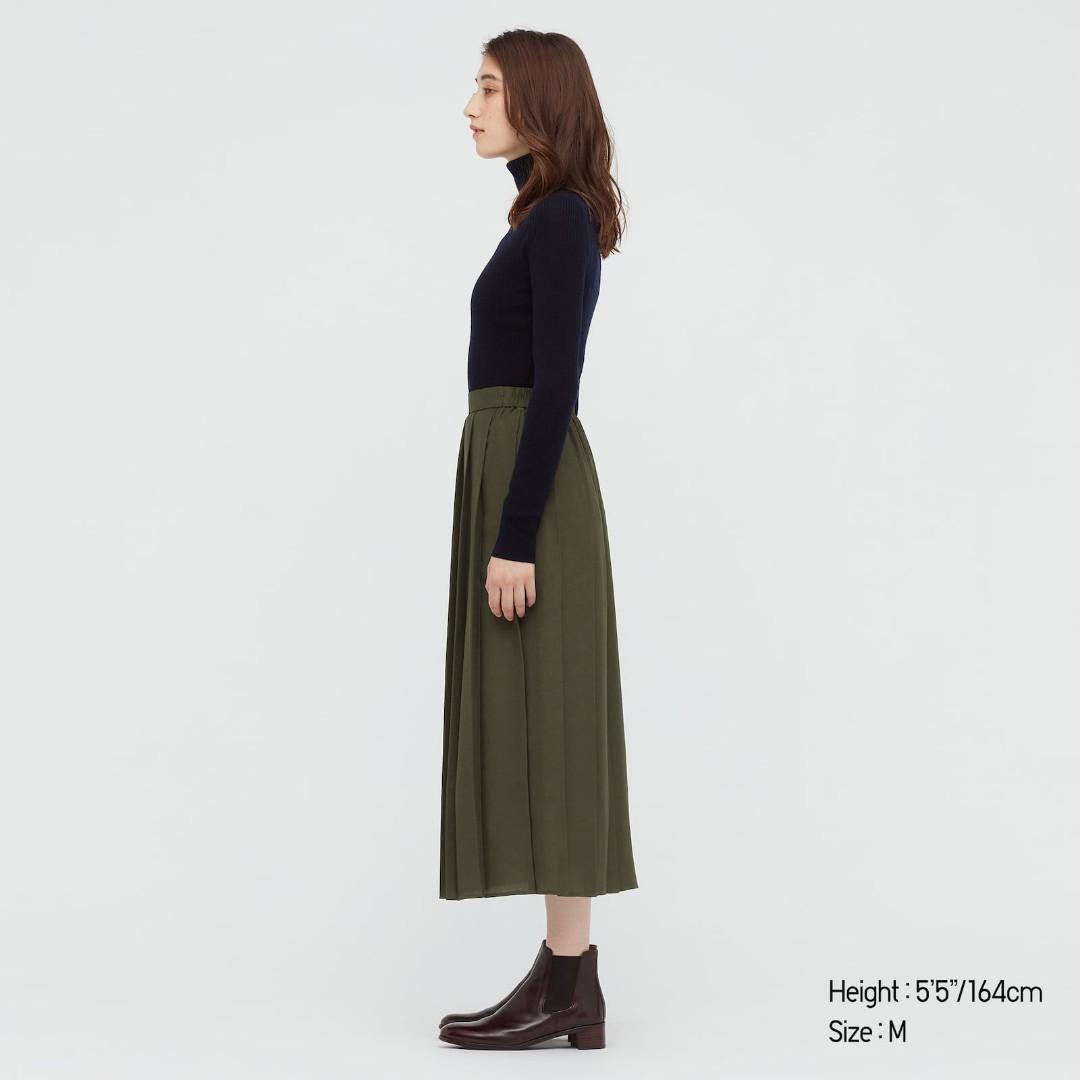 Uniqlo Wide Pleated Skirt in Dark Green Women s Fashion Bottoms
