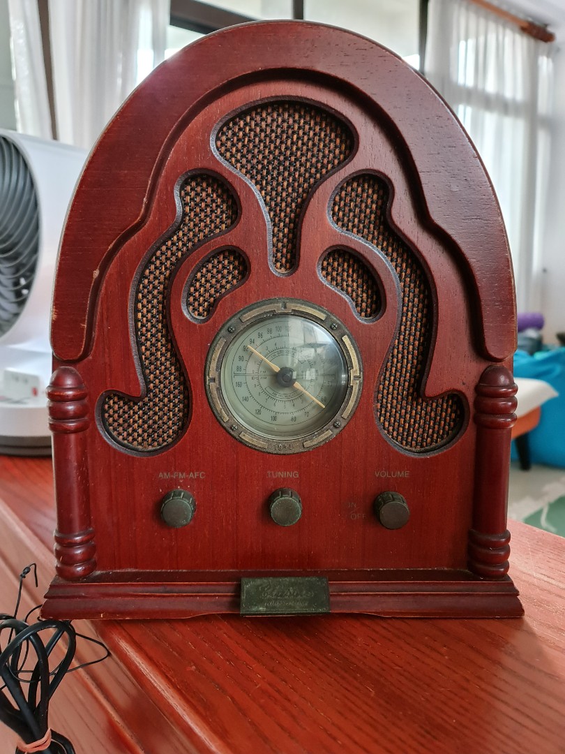 Vintage replica radio, Hobbies & Toys, Memorabilia & Collectibles, Vintage  Collectibles on Carousell