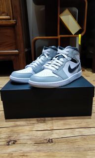 (Category: ) located in . Submitted by tosneakers (Listing ID 1164879431, Image 1). Description: .