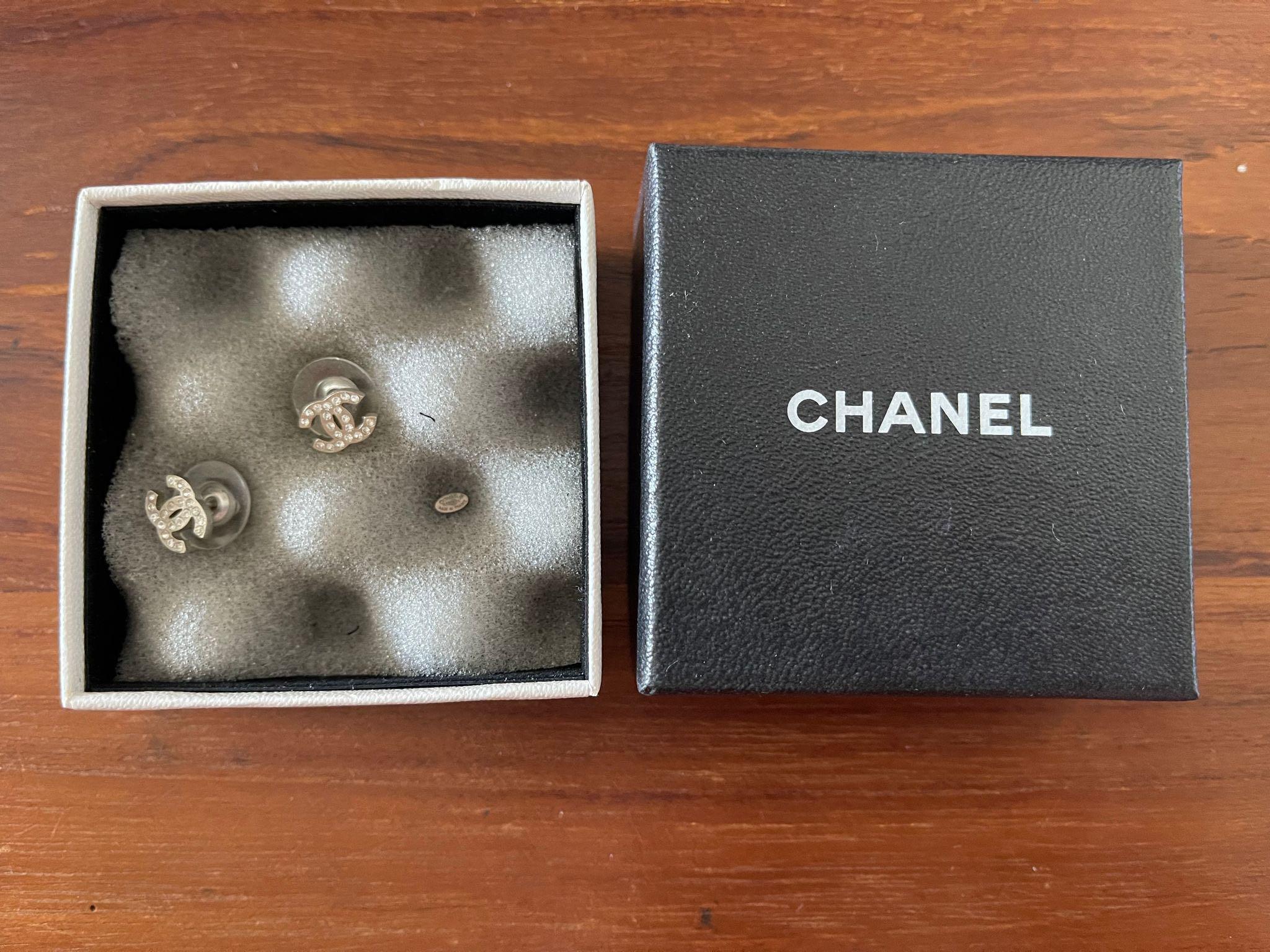 Mini top chanel earrings