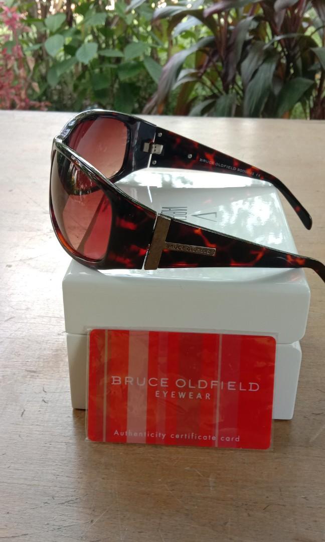 Authentic Bruce Oldfield ladies sunglass with authencity card and case