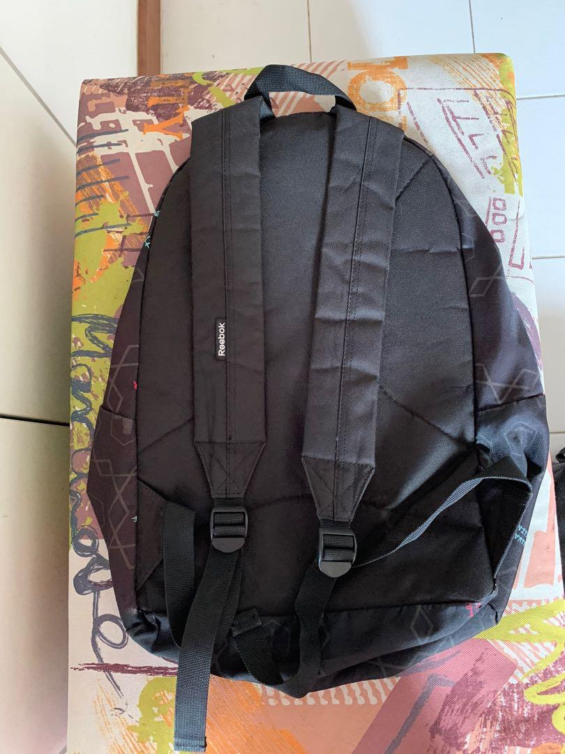 Backpack (Category: Backpacks) located in Singapore. Submitted by jenny3010 (Listing ID 1164905878, Image 1). Description: Very light backpack .