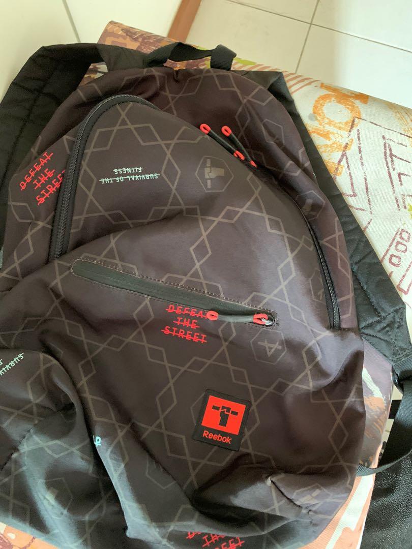 Backpack (Category: Backpacks) located in Singapore. Submitted by jenny3010 (Listing ID 1164905878, Image 2). Description: Very light backpack .