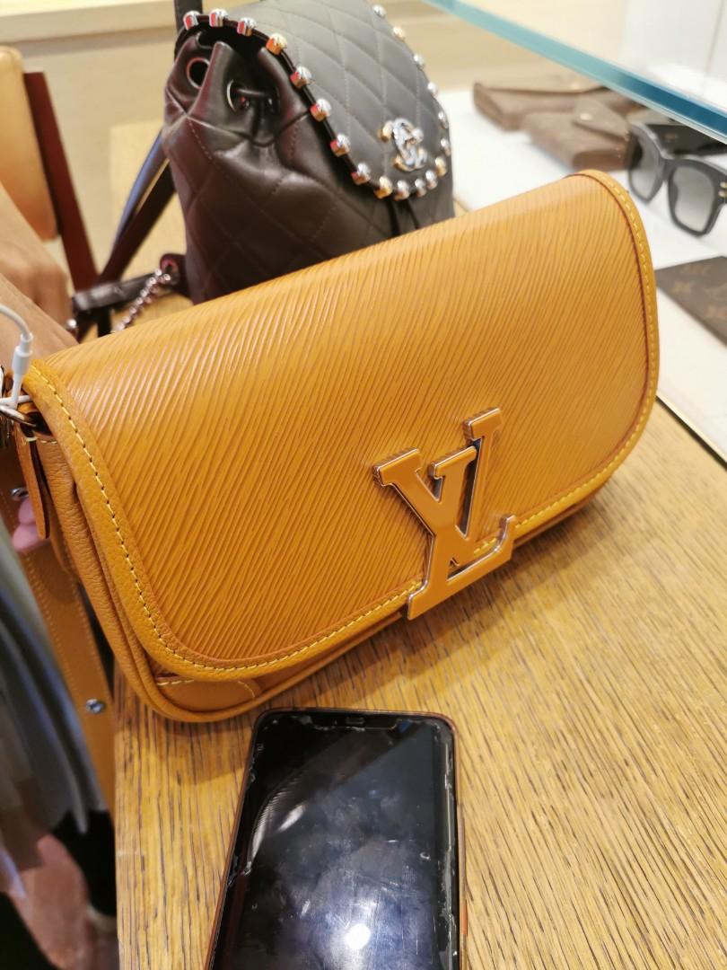 Like new authentic Louis Vuitton LV buci quartz bag, Luxury, Bags