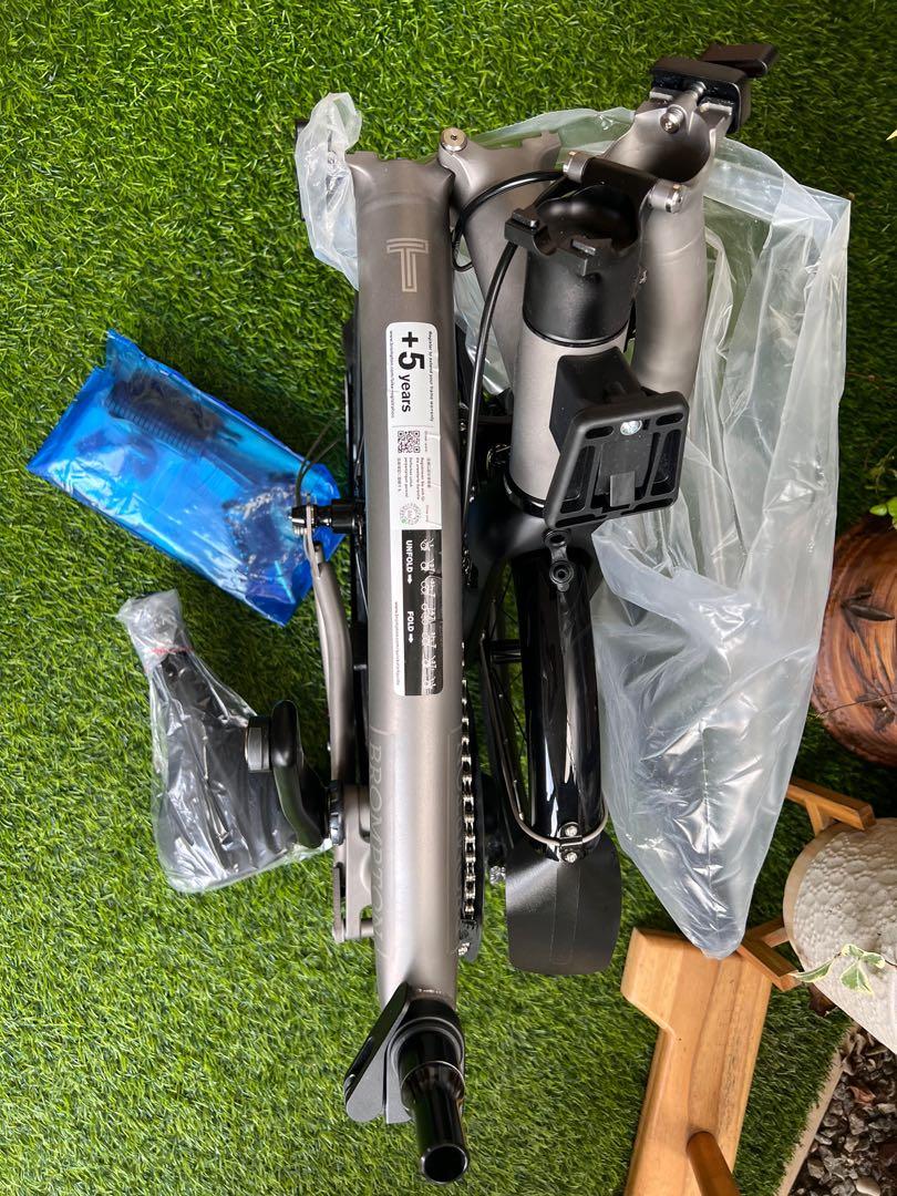 BROMPTON (Category: Bicycles) located in Shah Alam. Submitted by prettylovelyride (Listing ID 1164873632, Image 3). Description: Brompton C line 1- C line M6L Black Edition Black Lacquer RM10,200 2- C line M6L BE Turkish Green RM10,200 3- C Line S6L Turkish Green RM9,200 4- C line M6L Racing Green RM9,200 5- C line M6L Cloud Blue RM9,200 6- C line M6L Fire Coral RM9,200 7- C line M6L House Red RM9,200 8- C line S6L BE Flame Lacquer RM11,500 9- C 