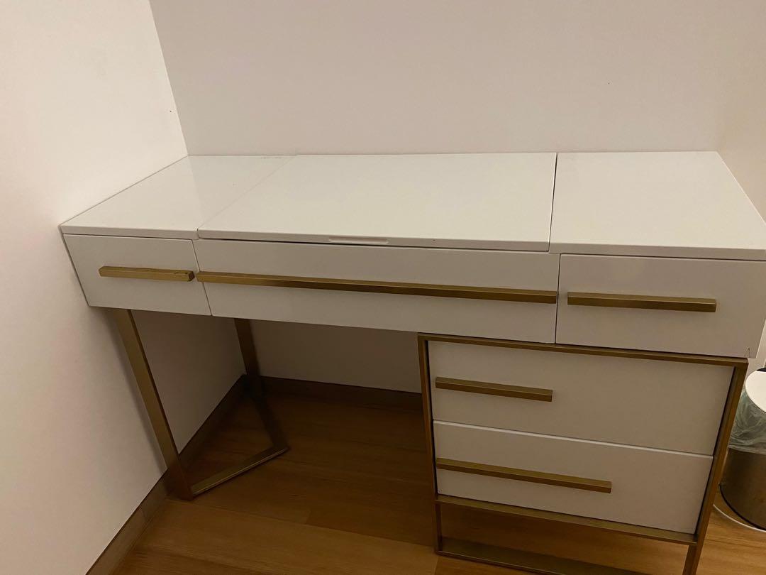 Dressing Table (Category: Tables & Sets) located in Singapore. Submitted by ice_creamlover (Listing ID 1164988795, Image 1). Description: .