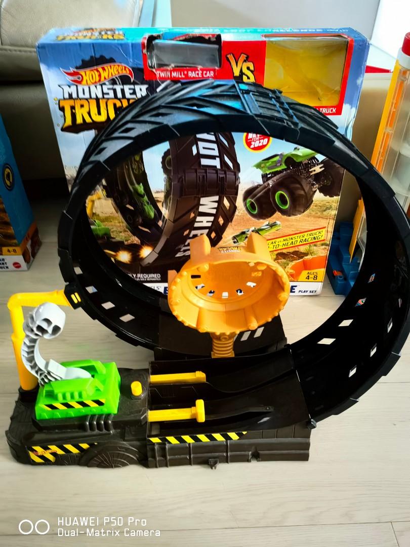 Hot Wheels Monster Trucks Epic Loop Challenge with Twin Mill Truck vs Car  Toy