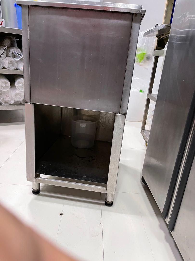 Metal ice bin movable, Furniture & Home Living, Furniture, Shelves