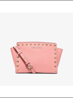 (Category: ) located in . Submitted by bubblywears (Listing ID 1164980863, Image 1). Description: .