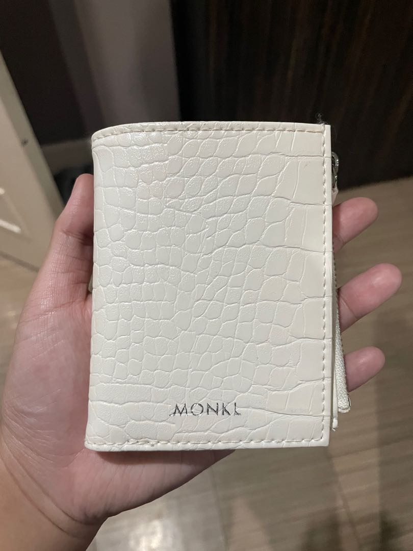 Monki wallet store