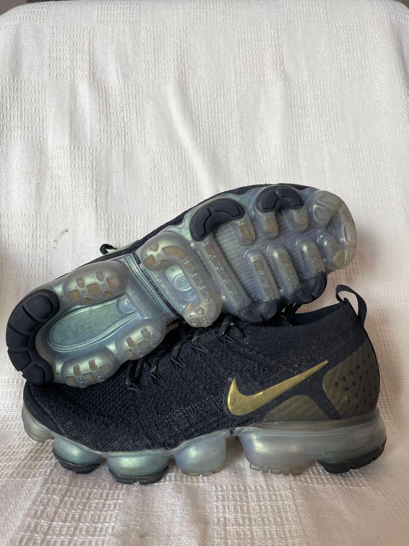 Vapormax flyknit 2 hotsell black and gold