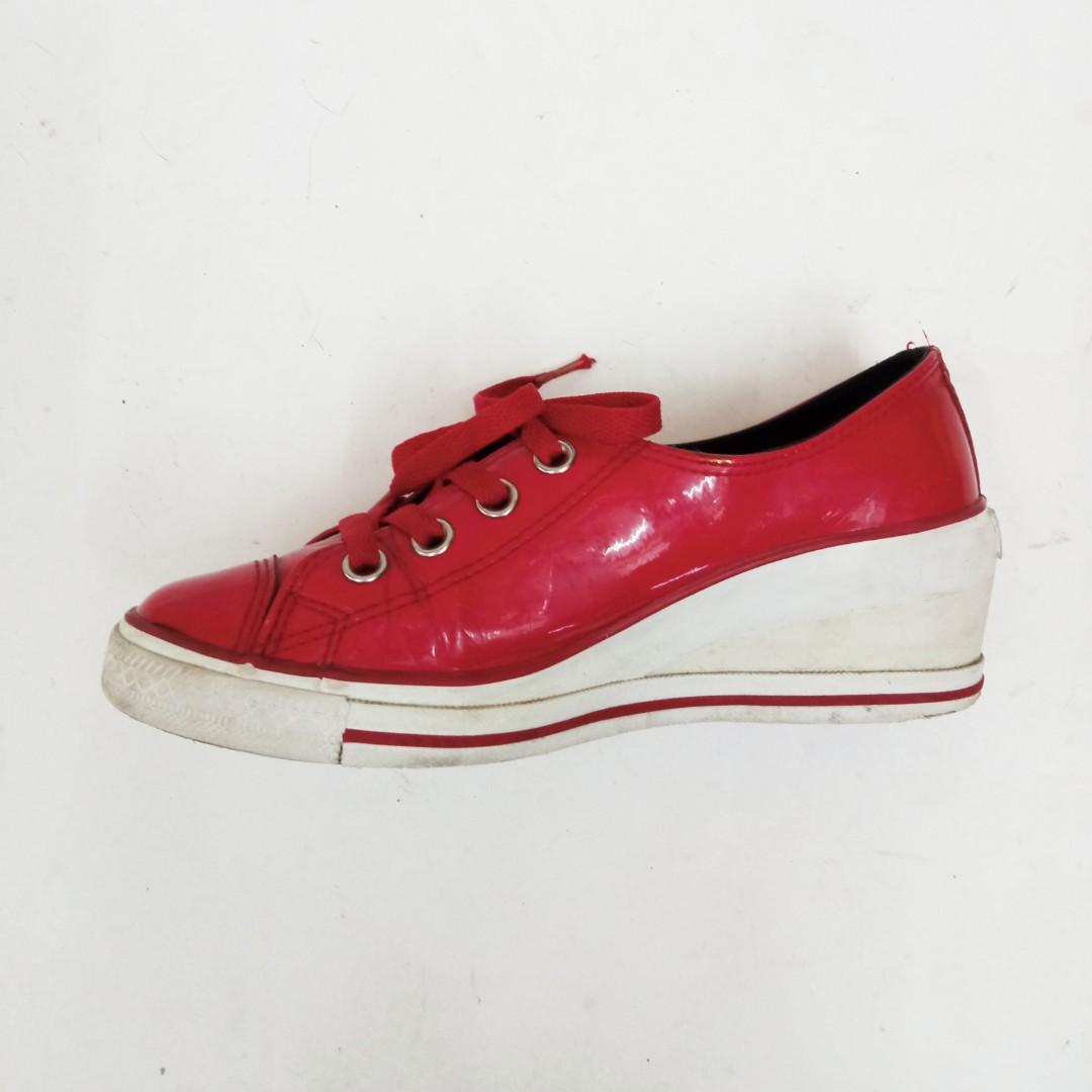 converse thick sole sneakers