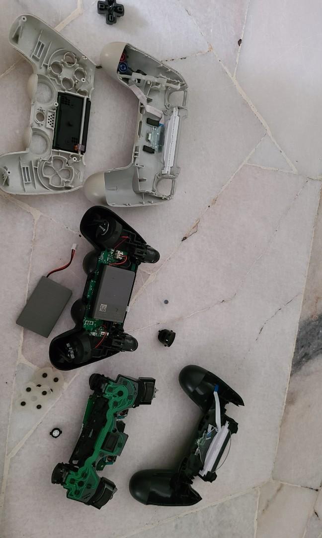 Ps4 controller part (Category: PlayStation) located in Kuala Lumpur. Submitted by nckddd (Listing ID 1164922567, Image 1). Description: white one original black one counterfeit part no negotiations urgent to sale because need to buy a new controller 🥲.