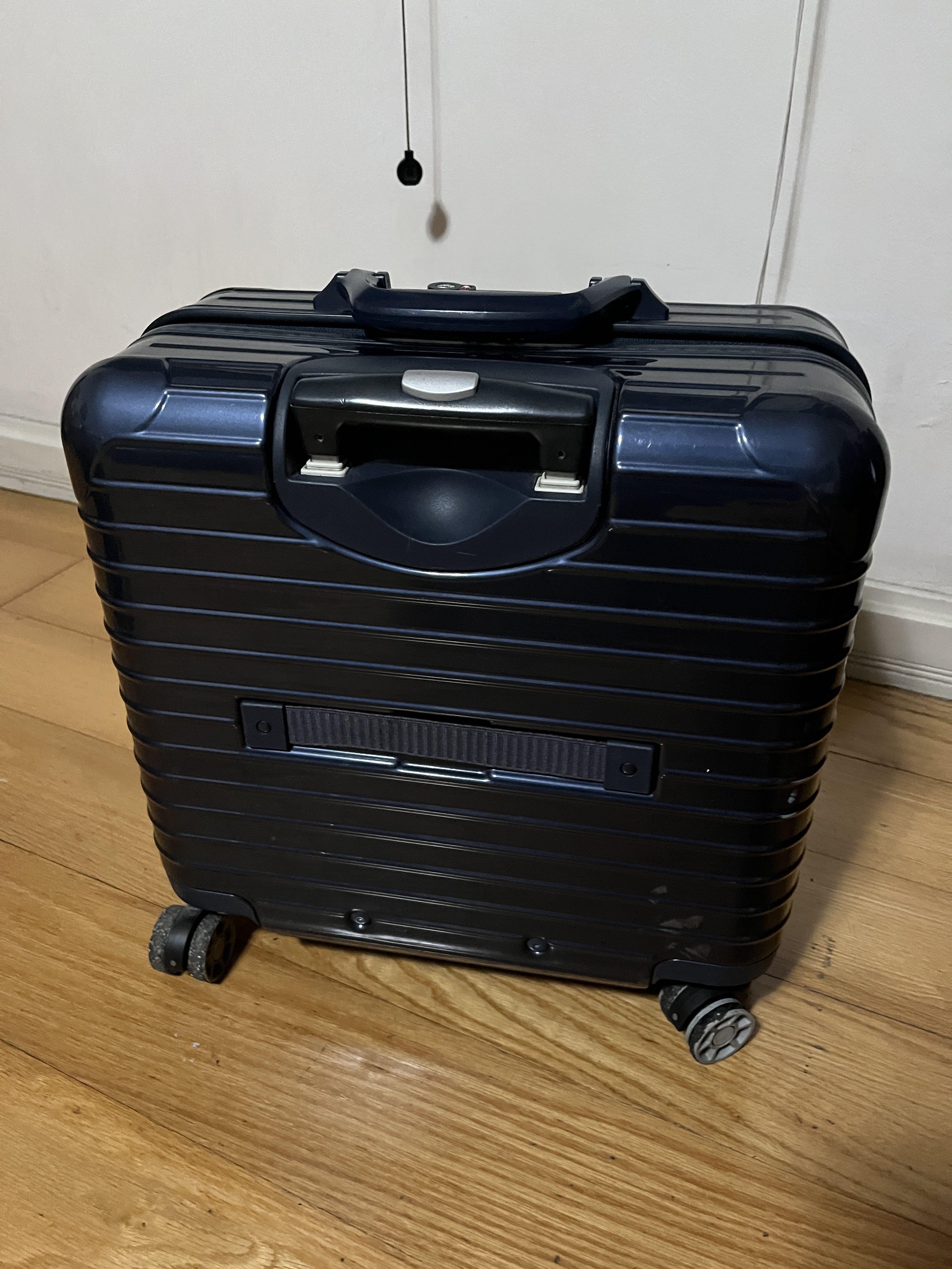 Rimowa salsa sales deluxe hybrid sale