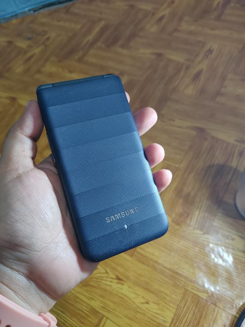 SAMSUNG FOLDER 1 (Category: Samsung) located in Quezon City. Submitted by lhensdcruz0626 (Listing ID 1164982650, Image 3). Description: Samsung folder 1 Flip android phone 5.1.1 android version 8gb rom 1.5gb ram 95% smooth with some fades and dents Price: 2999.