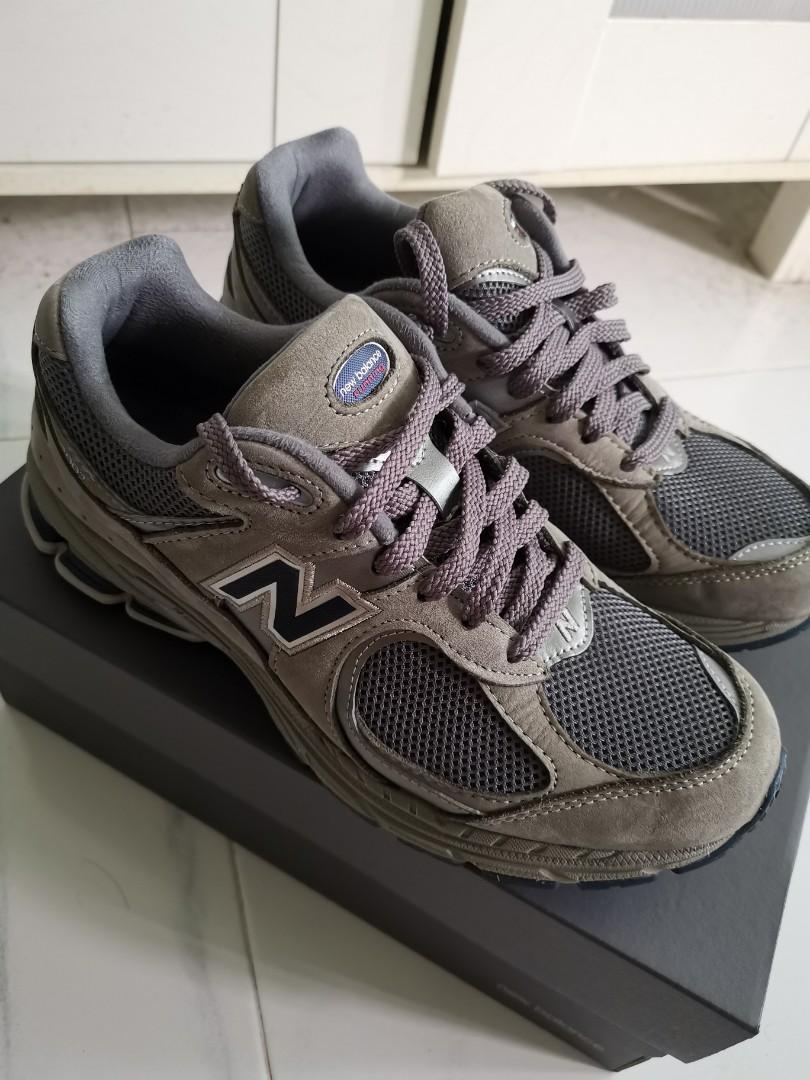 US9 New Balance 2002RA, Men's Fashion, Footwear, Sneakers on Carousell