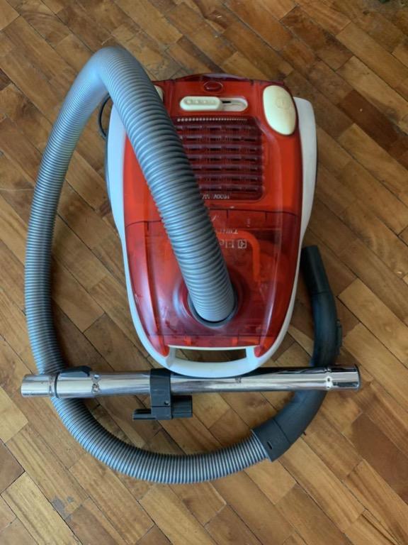 Vacuum cleaner, Furniture & Home Living, Outdoor Furniture on Carousell