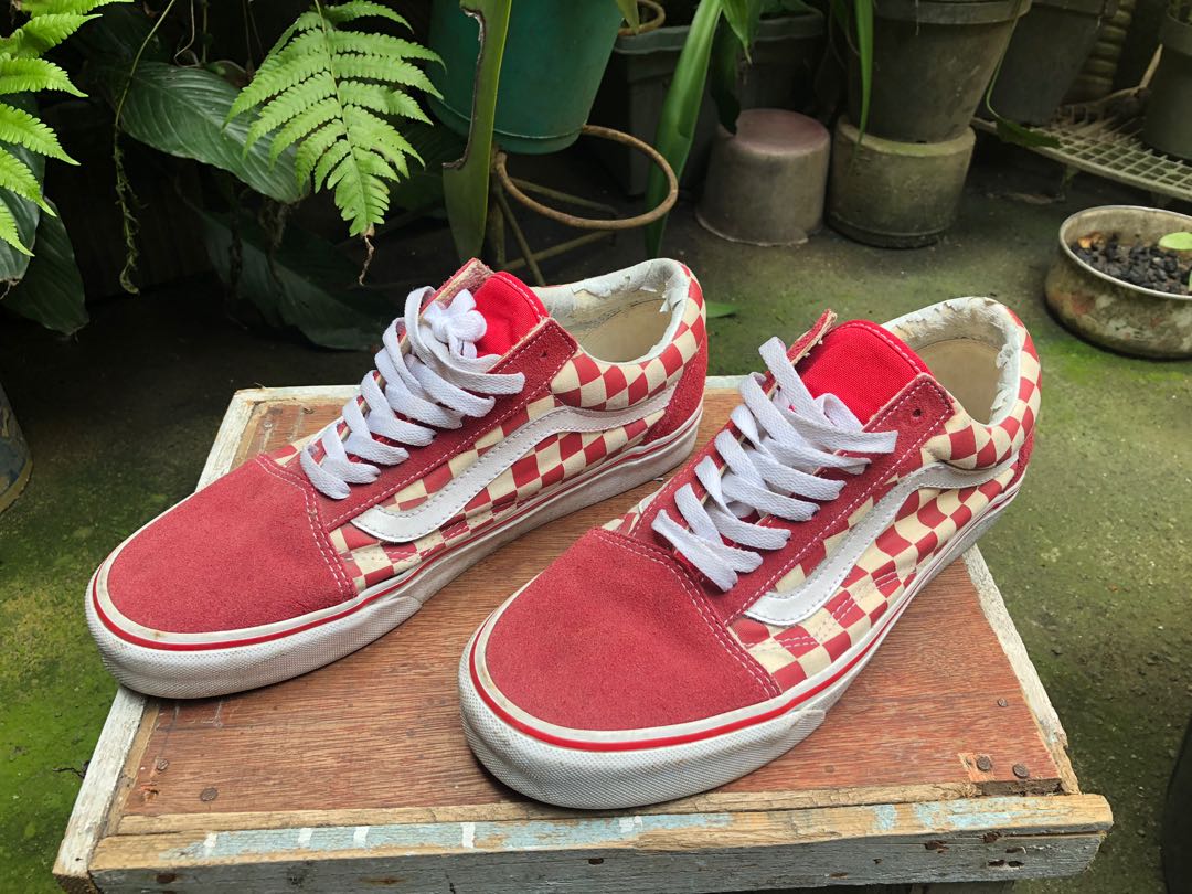 Red checkered old cheap skools