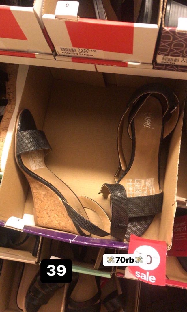 WEDGES FIONI PAYLESS SALE, Fesyen 