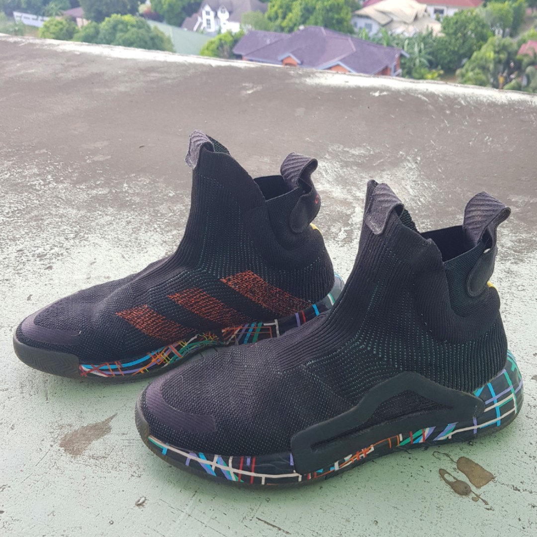 laceless nike basketball shoes