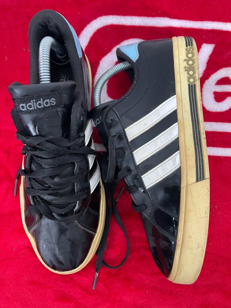 Adidas float 2025