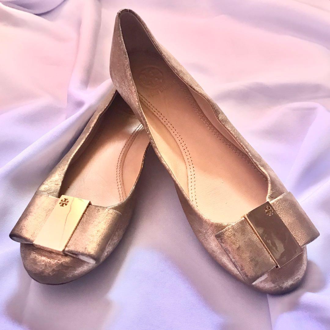 Authentic Tory Burch Chase Ballet Flat gold ER003, Women's Fashion,  Footwear, Flats & Sandals on Carousell