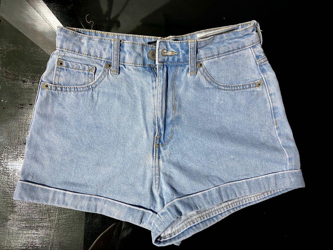 Bershka Highwaist Shorts (Category: Shorts) located in Cebu City. Submitted by ReStyle_MY (Listing ID 1165094595, Image 1). Description: Bershka highwaist mom shorts Not stretchy Cebu Area For outside Cebu - SF will be shouldered by the buyer PM for when worn.