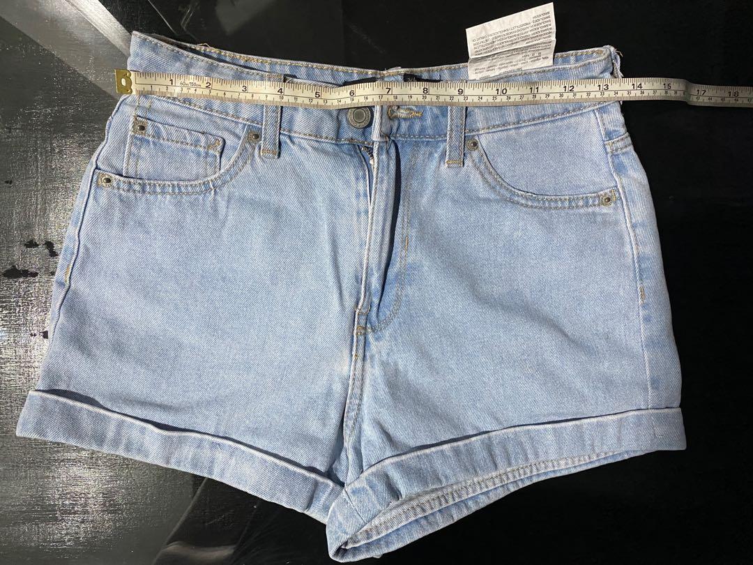 Bershka Highwaist Shorts (Category: Shorts) located in Cebu City. Submitted by ReStyle_MY (Listing ID 1165094595, Image 3). Description: Bershka highwaist mom shorts Not stretchy Cebu Area For outside Cebu - SF will be shouldered by the buyer PM for when worn.