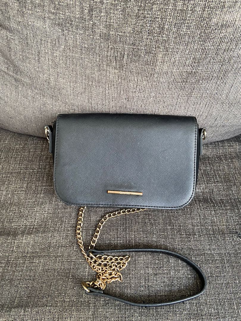 Sling bag bershka cheap