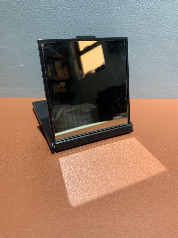 [07] FREEBIE: Black Pocket Mirror Stand (Category: Makeup) located in Marikina City. Submitted by theflos (Listing ID 1165160117, Image 1). Description: No issues <3 .
