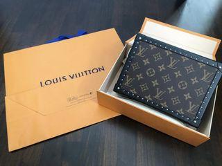 Louis Vuitton Sobe Clutch, Women's Fashion, Bags & Wallets, Clutches on  Carousell