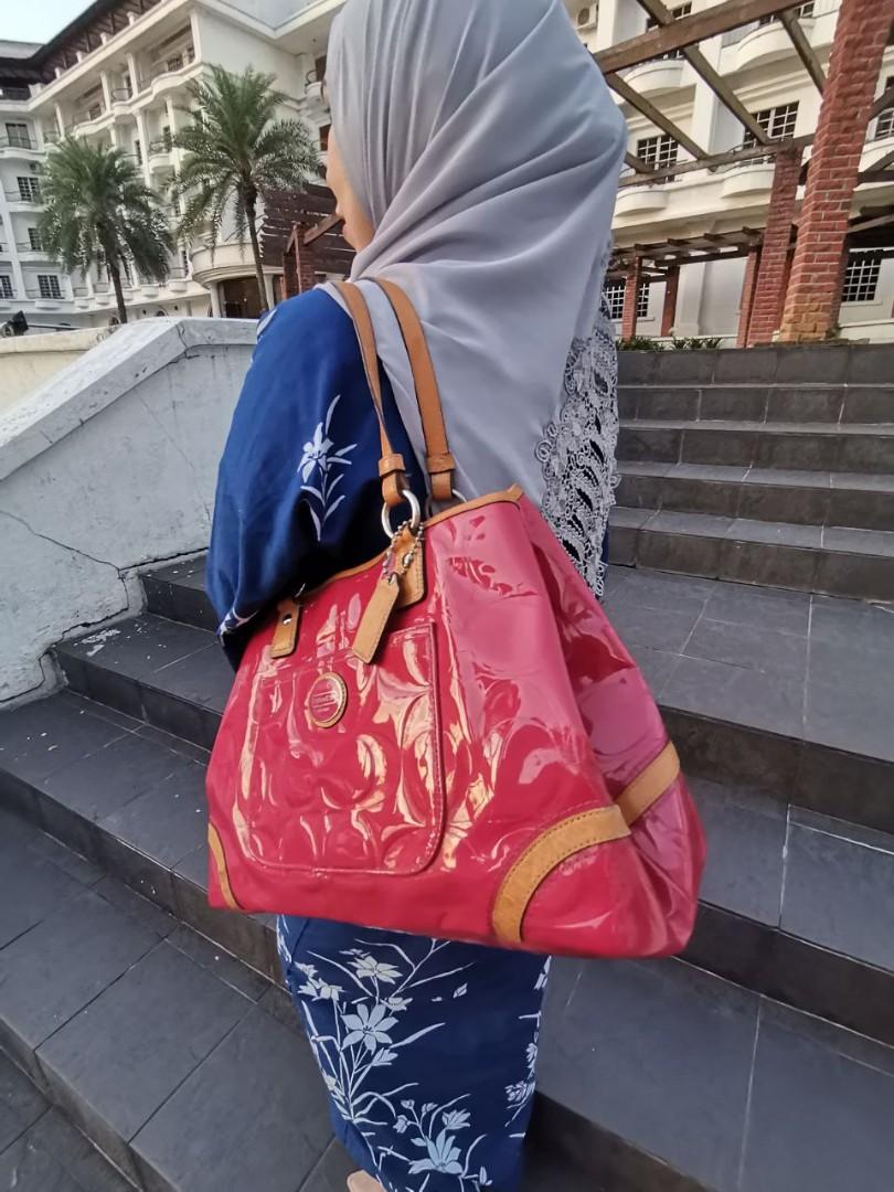 Coach pink patent leather purse discount