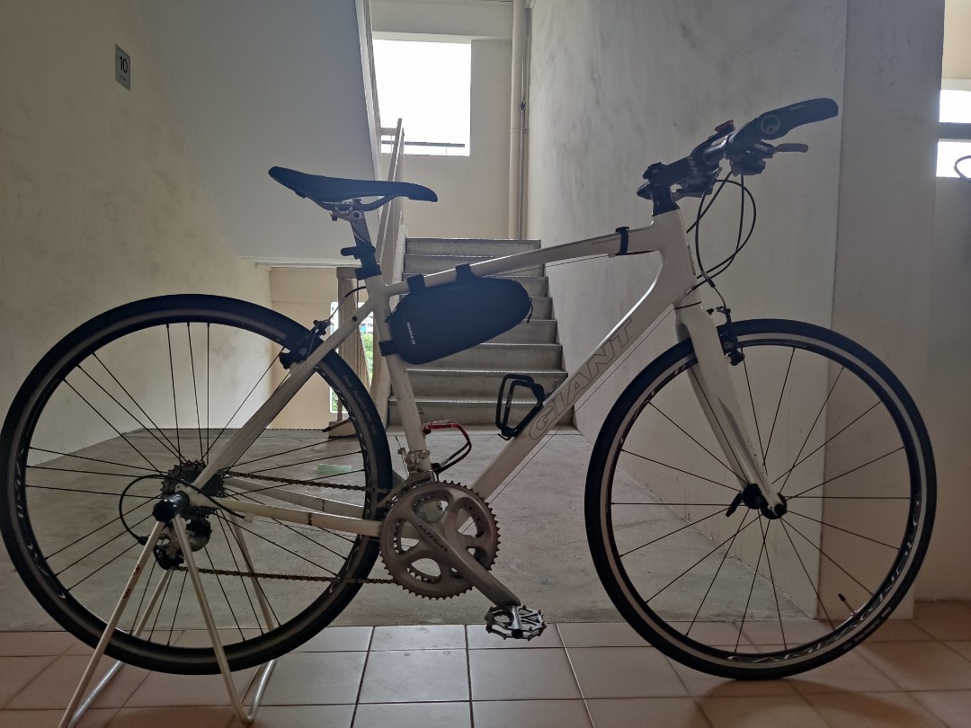 Giant Cross City 1 hybrid flatbar road 