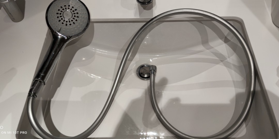 Grohe Shower head and hose, Furniture & Home Living, Bathroom & Kitchen