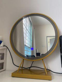 LED Mirror Makeup