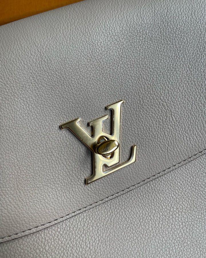 Louis Vuitton LV Lockme Ever MM Grey Leather ref.191547 - Joli Closet