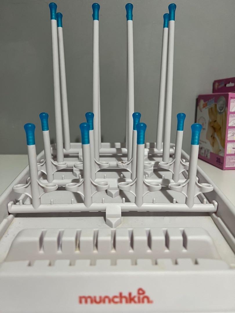 Munchkin Drying Rack (Category: Breastfeeding & Bottle Feeding) located in Quezon. Submitted by smallville.ph (Listing ID 1165190117, Image 1). Description: In good condition. Rarely used since I ended up breastfeeding. Actual picture posted :).