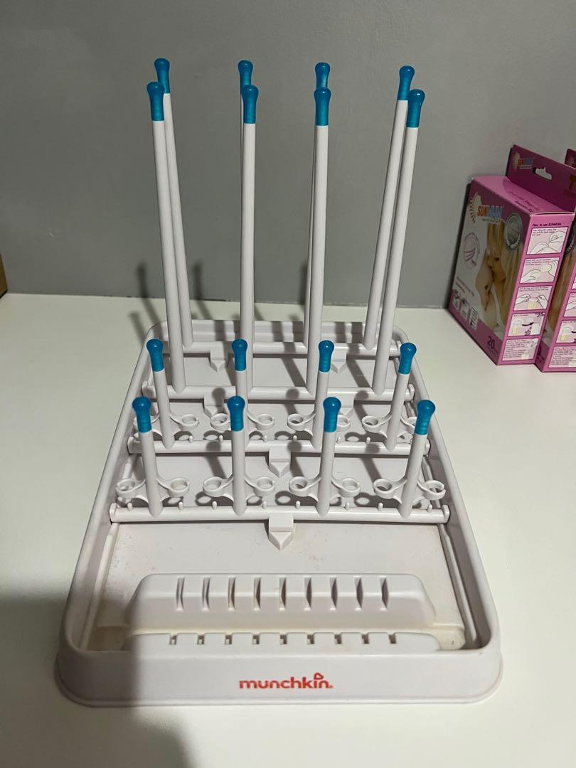 Munchkin Drying Rack (Category: Breastfeeding & Bottle Feeding) located in Quezon. Submitted by smallville.ph (Listing ID 1165190117, Image 2). Description: In good condition. Rarely used since I ended up breastfeeding. Actual picture posted :).