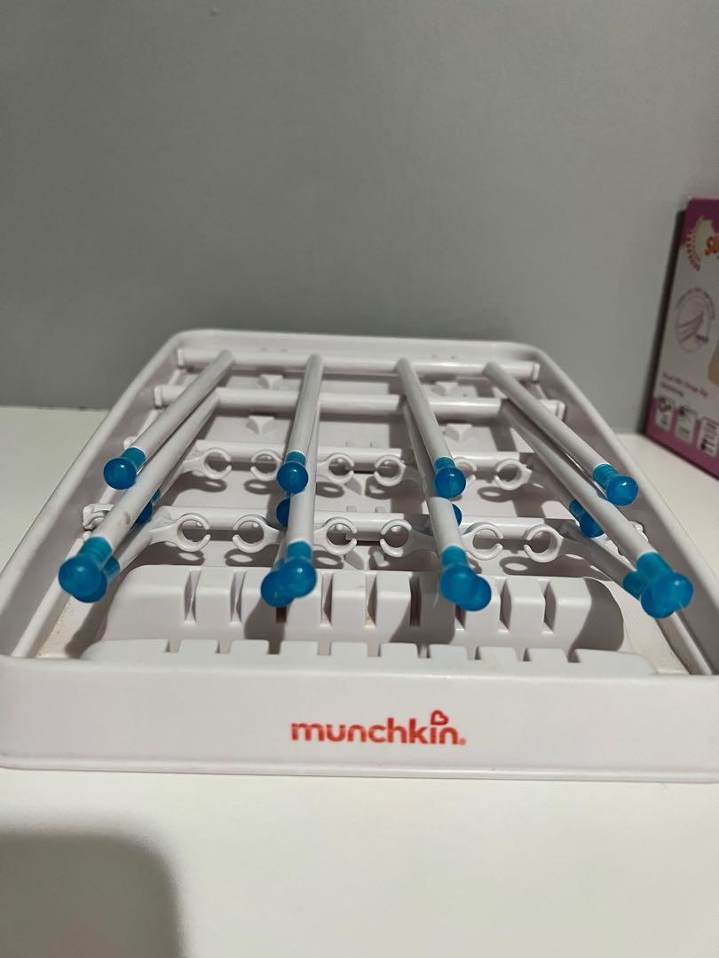 Munchkin Drying Rack (Category: Breastfeeding & Bottle Feeding) located in Quezon. Submitted by smallville.ph (Listing ID 1165190117, Image 3). Description: In good condition. Rarely used since I ended up breastfeeding. Actual picture posted :).