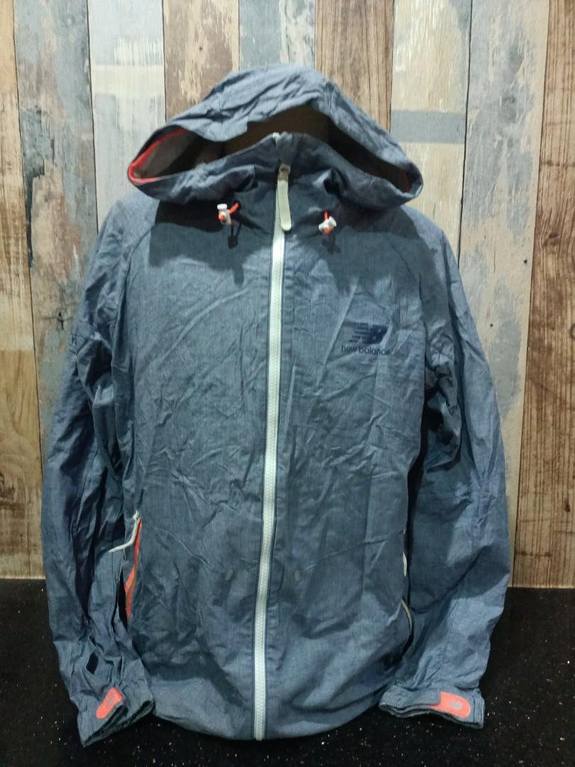 New balance windbreaker (Category: Coats, Jackets and Outerwear) located in Sungai Petani. Submitted by mohdzahari (Listing ID 1165183030, Image 1). Description: item bundle no fussy buyer harga xtermasuk postage pit 22 labuh 27.