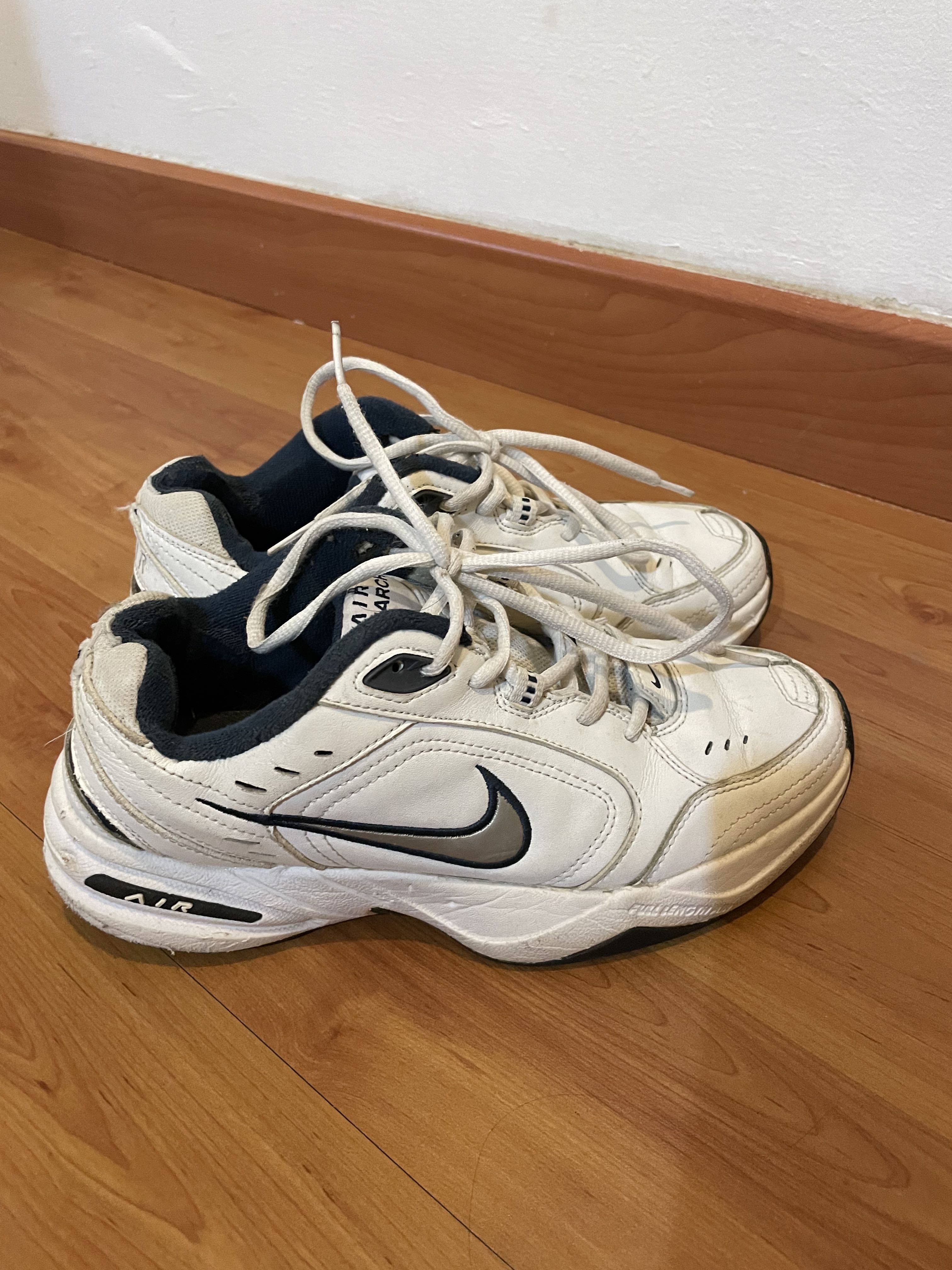 nike air monarch women's